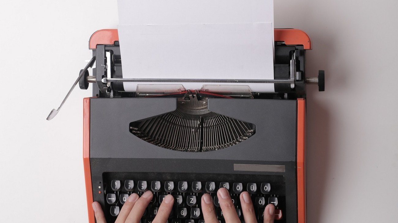 typewriter-6638277_1280